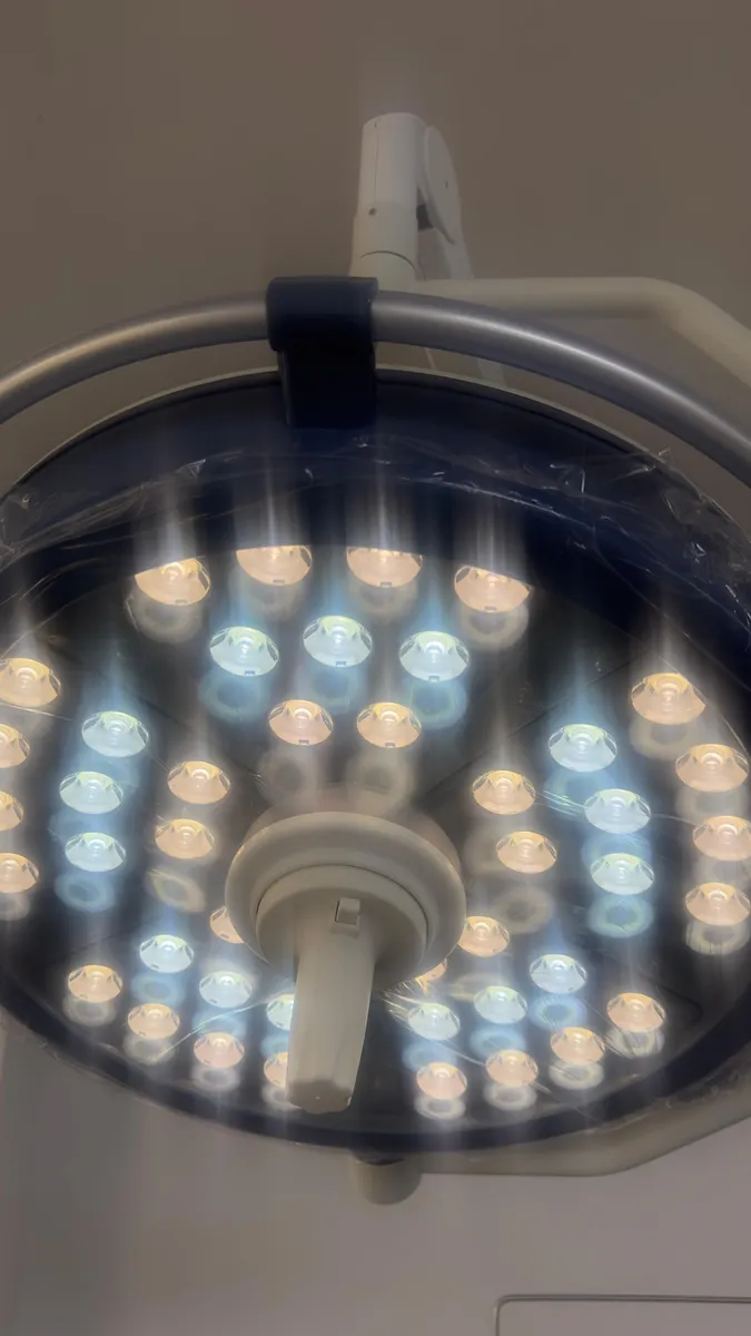 Lámpara Quirúrgica LED HLED-700/500L Techo - Image 2