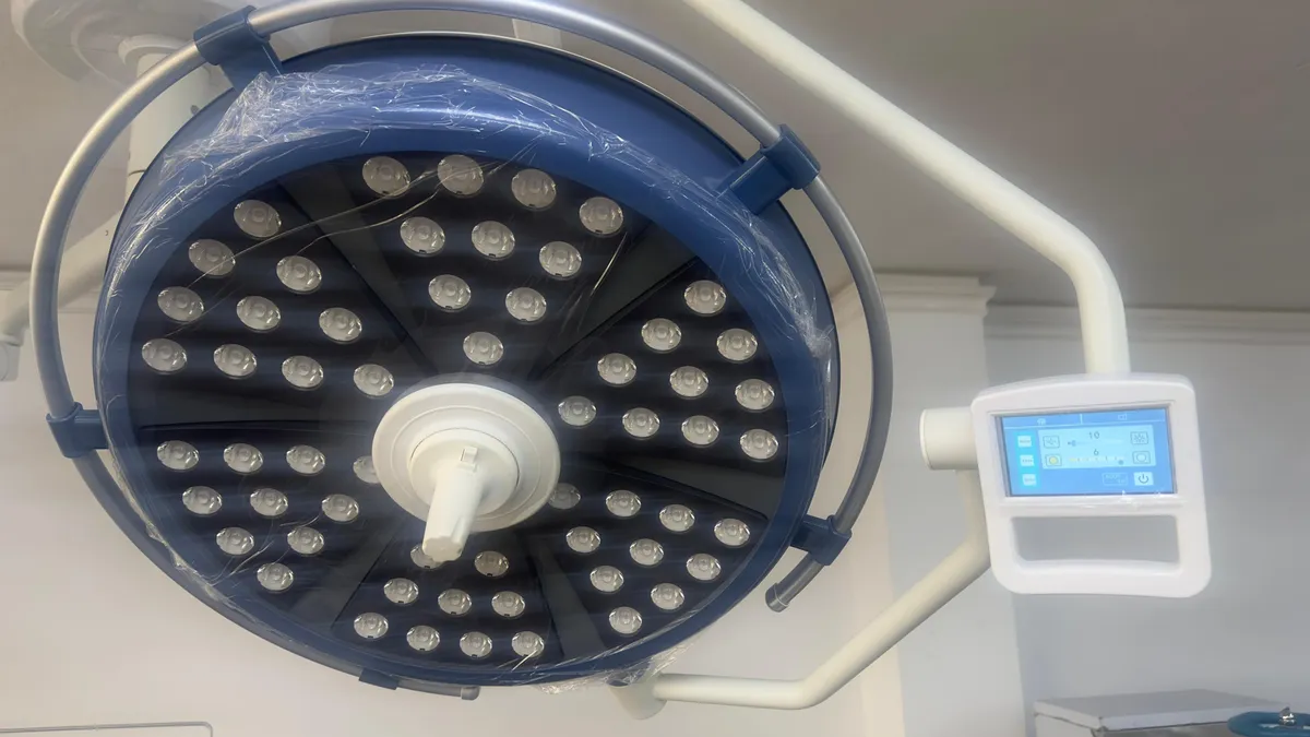 Lámpara Quirúrgica LED HLED-700/500L Techo - Image 4