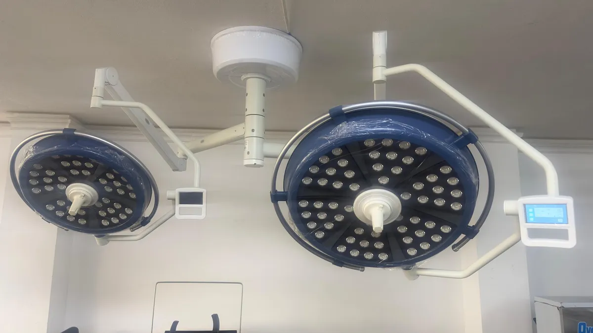 Lámpara Quirúrgica LED HLED-700/500L Techo - Image 7